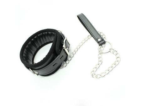 Collar con Correa de Metal e Interior Acolchado Negro