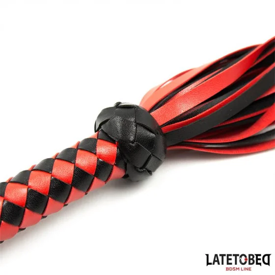 Flogger Rojo y Negro 50cm
