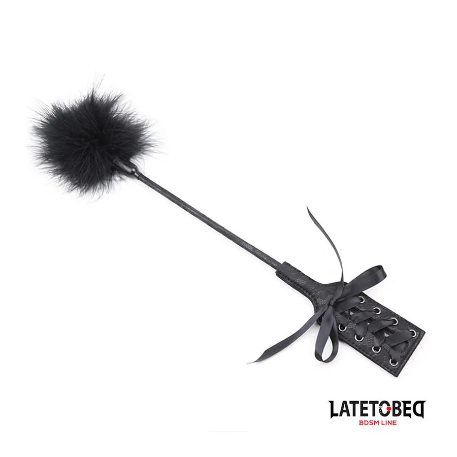 Plumero con Fusta Encaje y Lazo Negro Plumero con Fusta Encaje y Lazo Negro