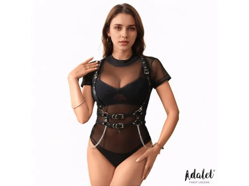 Brenda Arnes para Pecho Cuero Vegano con Cadenas Talla Unica Brenda Arnes para Pecho Cuero Vegano con Cadenas Talla Unica