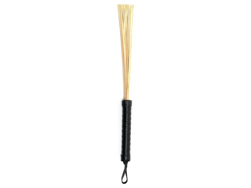 Flogger con tiras de ratan Flogger con tiras de ratan