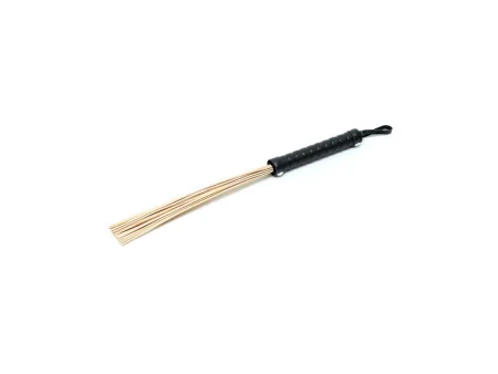 Flogger con tiras de ratan Flogger con tiras de ratan