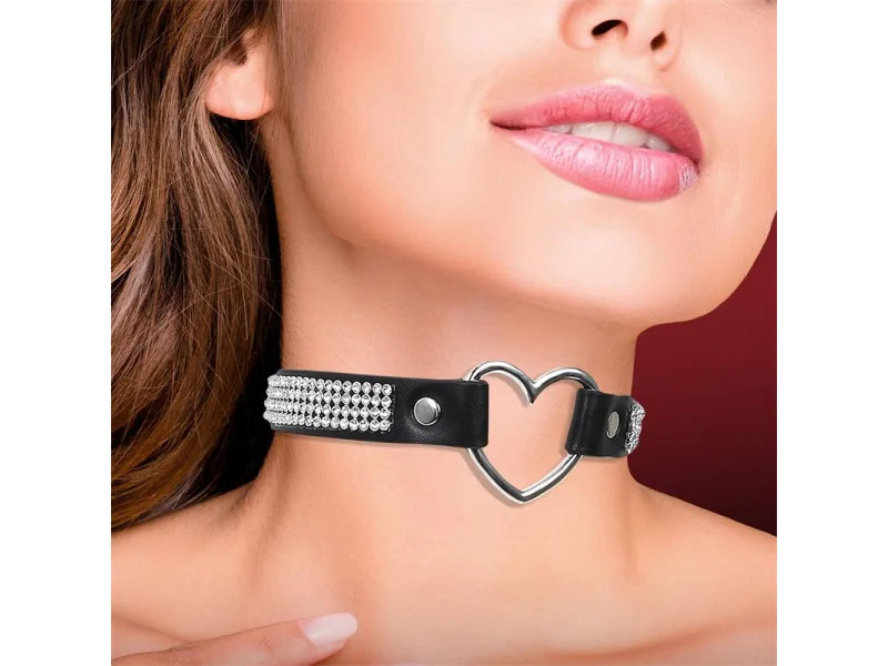 Collar con Corazon y Pedreria Estilo Choker Cuero Vegano Talla Unica