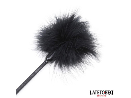 Plumero con Fusta Encaje y Lazo Negro Plumero con Fusta Encaje y Lazo Negro