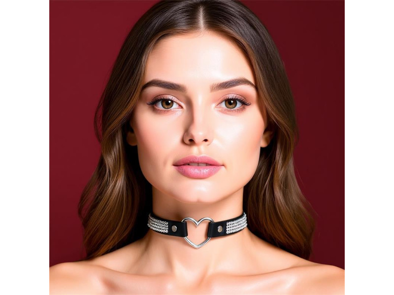 Collar con Corazon y Pedreria Estilo Choker Cuero Vegano Talla Unica