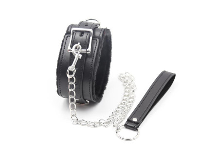 Collar con Correa de Metal Negro