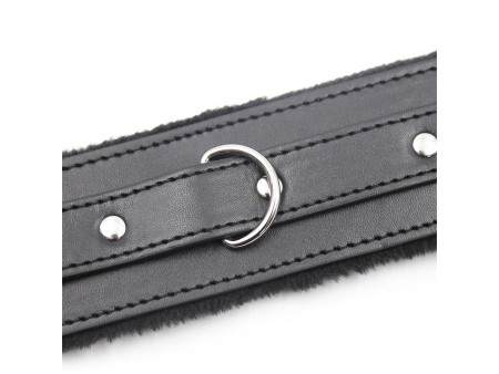 Collar con Correa de Metal Negro